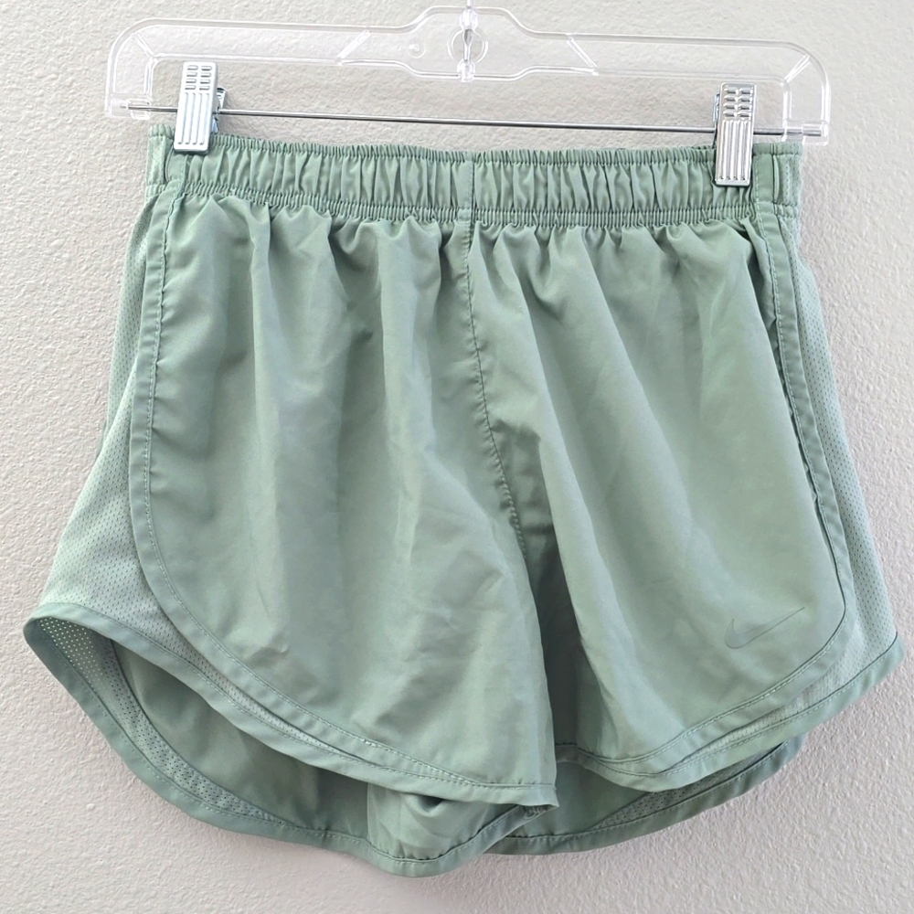 7/20 NIKE TEMPO DRI FIT RUNNING SHORTS